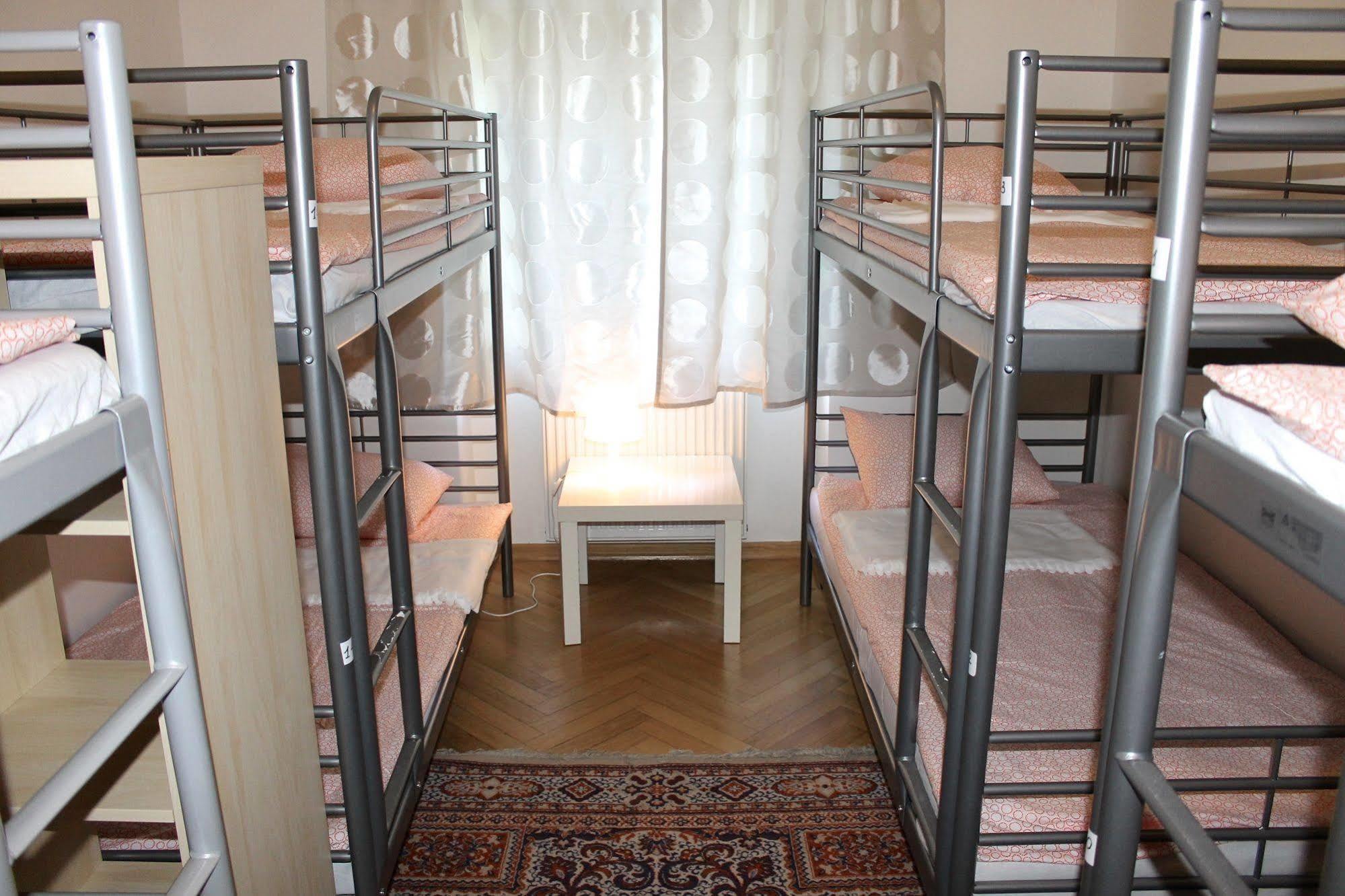 Prague Hostel Na Smetance Екстериор снимка