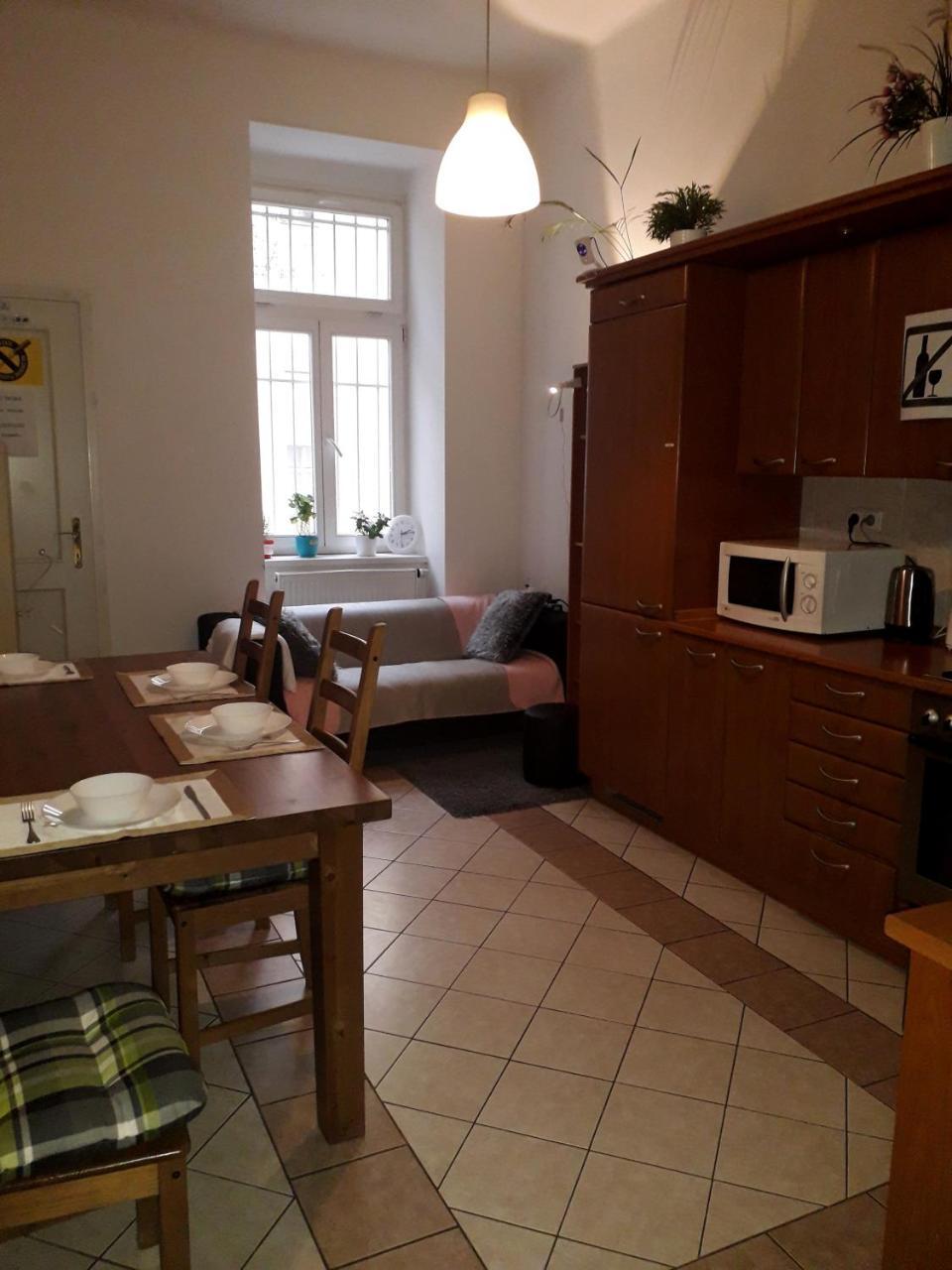 Prague Hostel Na Smetance Екстериор снимка